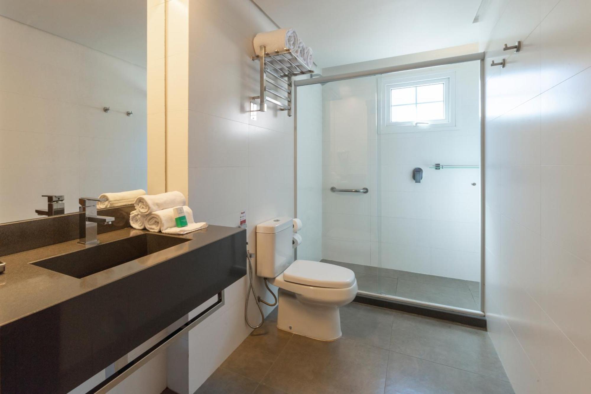 Hotel Laghetto Stilo Centro グラマド エクステリア 写真 A bathroom with a shower enclosure