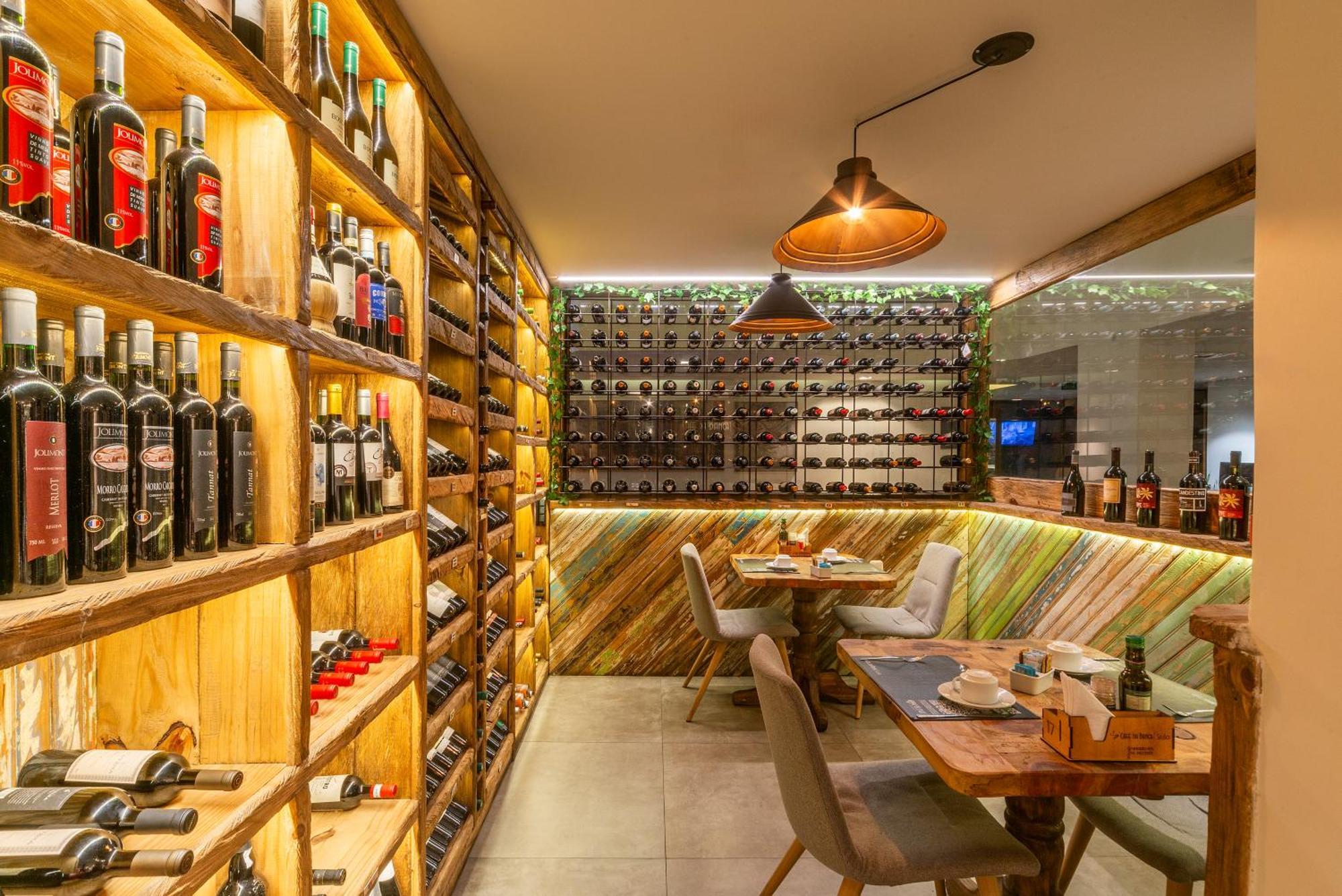 Hotel Laghetto Stilo Centro グラマド エクステリア 写真 Wine bar in Madrid, Spain