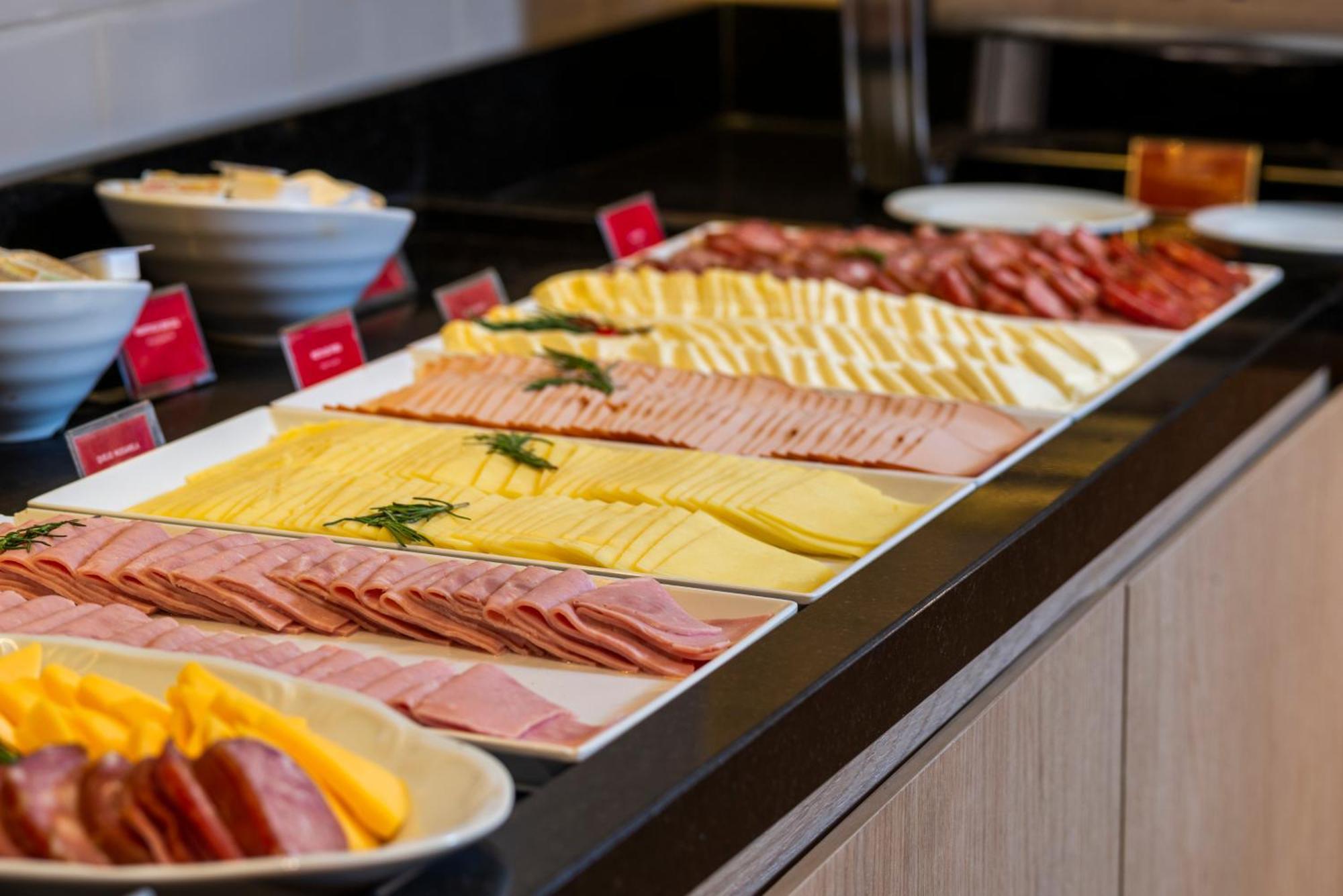 Hotel Laghetto Stilo Centro グラマド エクステリア 写真 A selection of cold cuts