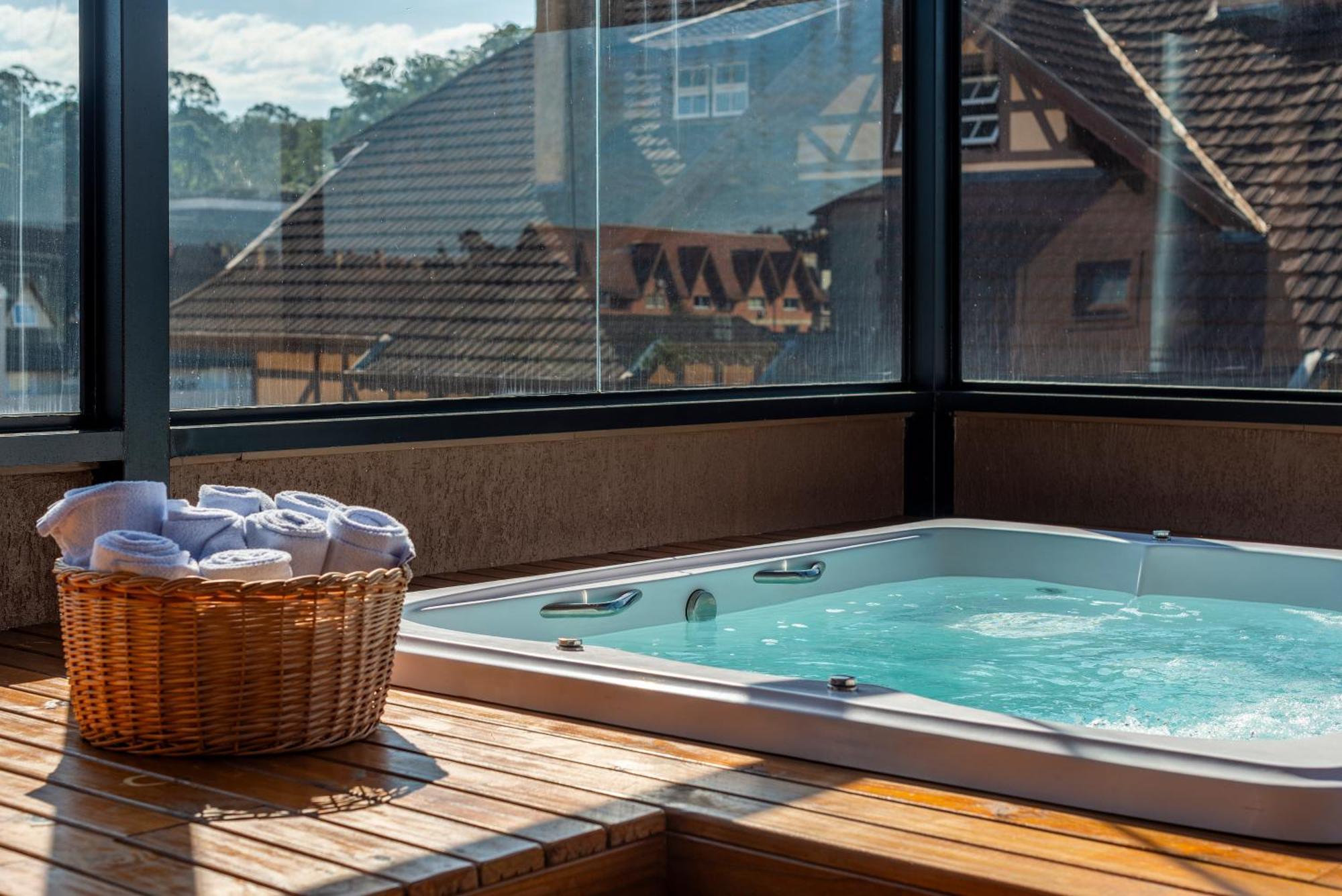 Hotel Laghetto Stilo Centro グラマド エクステリア 写真 A hot tub
