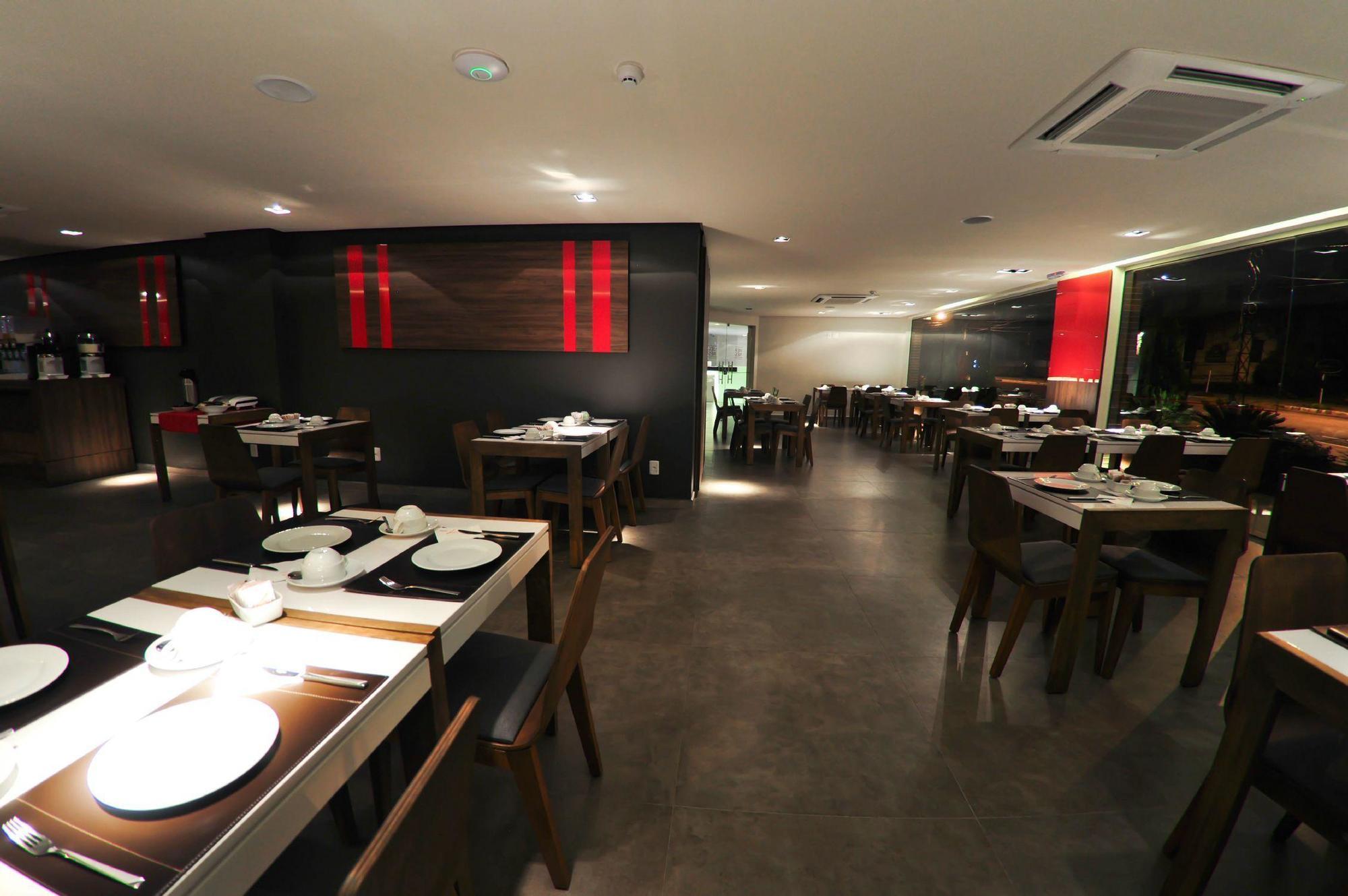 Hotel Laghetto Stilo Centro グラマド エクステリア 写真 Interior of a restaurant in Kuala Lumpur, Malaysia
