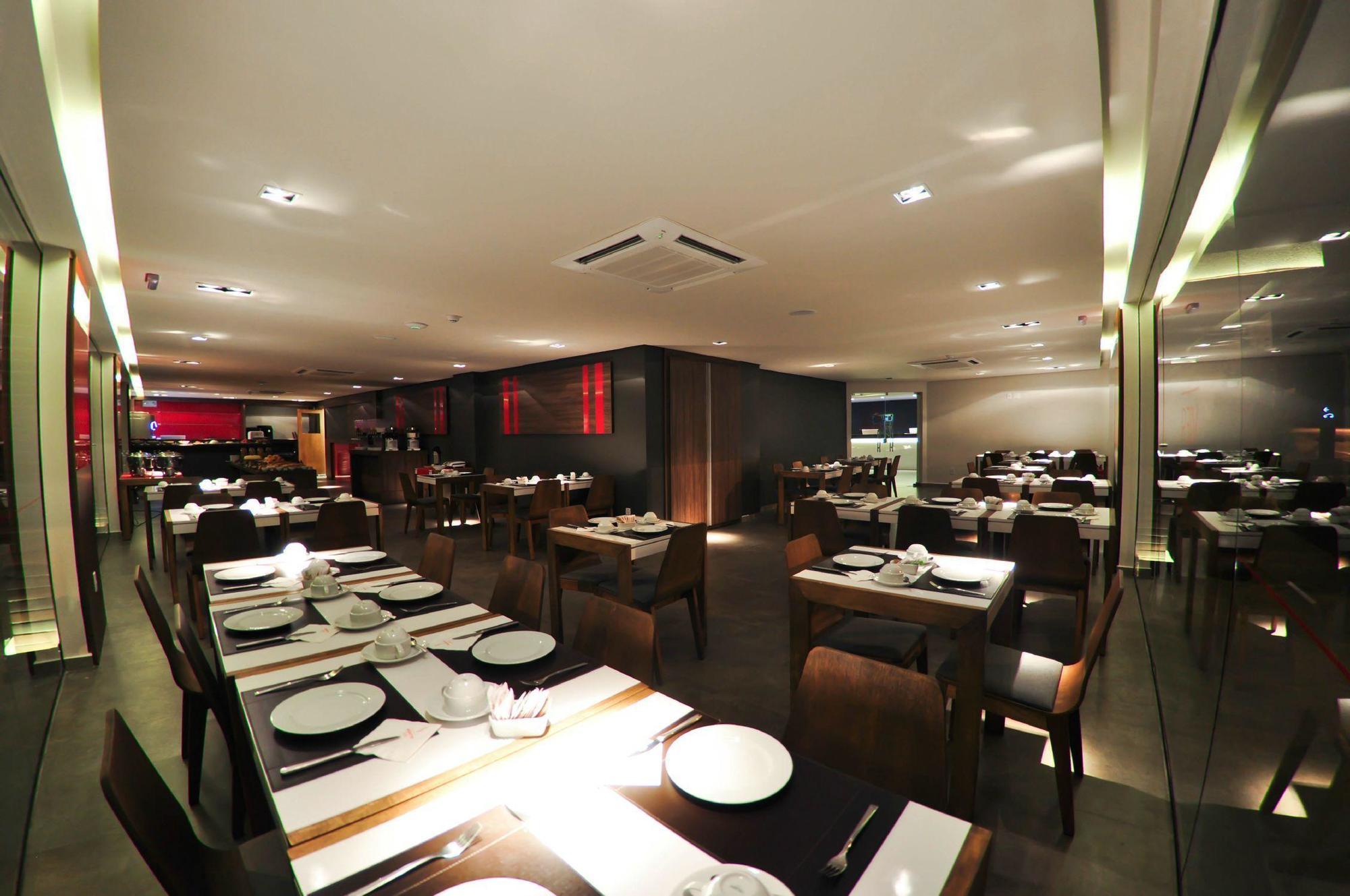 Hotel Laghetto Stilo Centro グラマド エクステリア 写真 Interior of a restaurant in Singapore